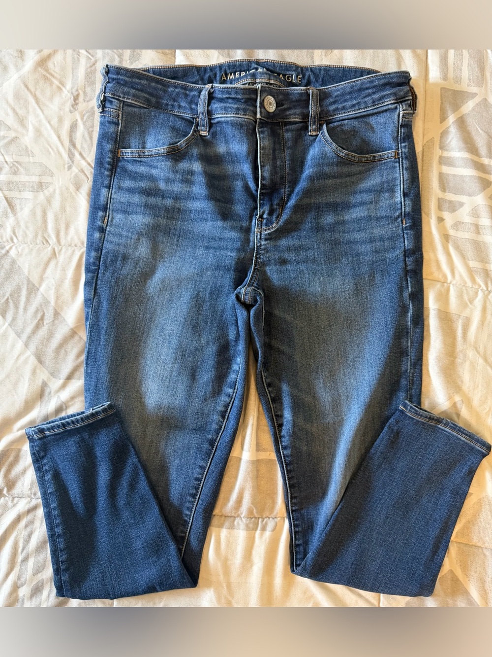 American Eagle High-Rise Jeans - Picture 3 of 8